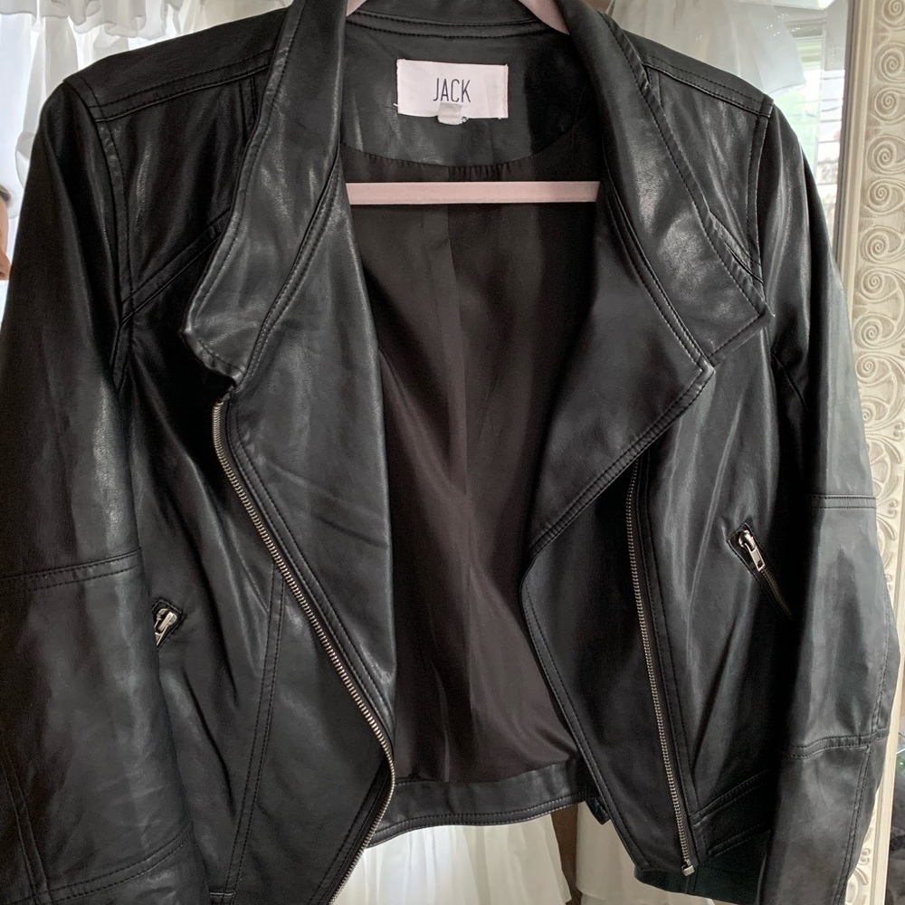 Black Leather Jacket! 🖤 - Picture 3 of 3